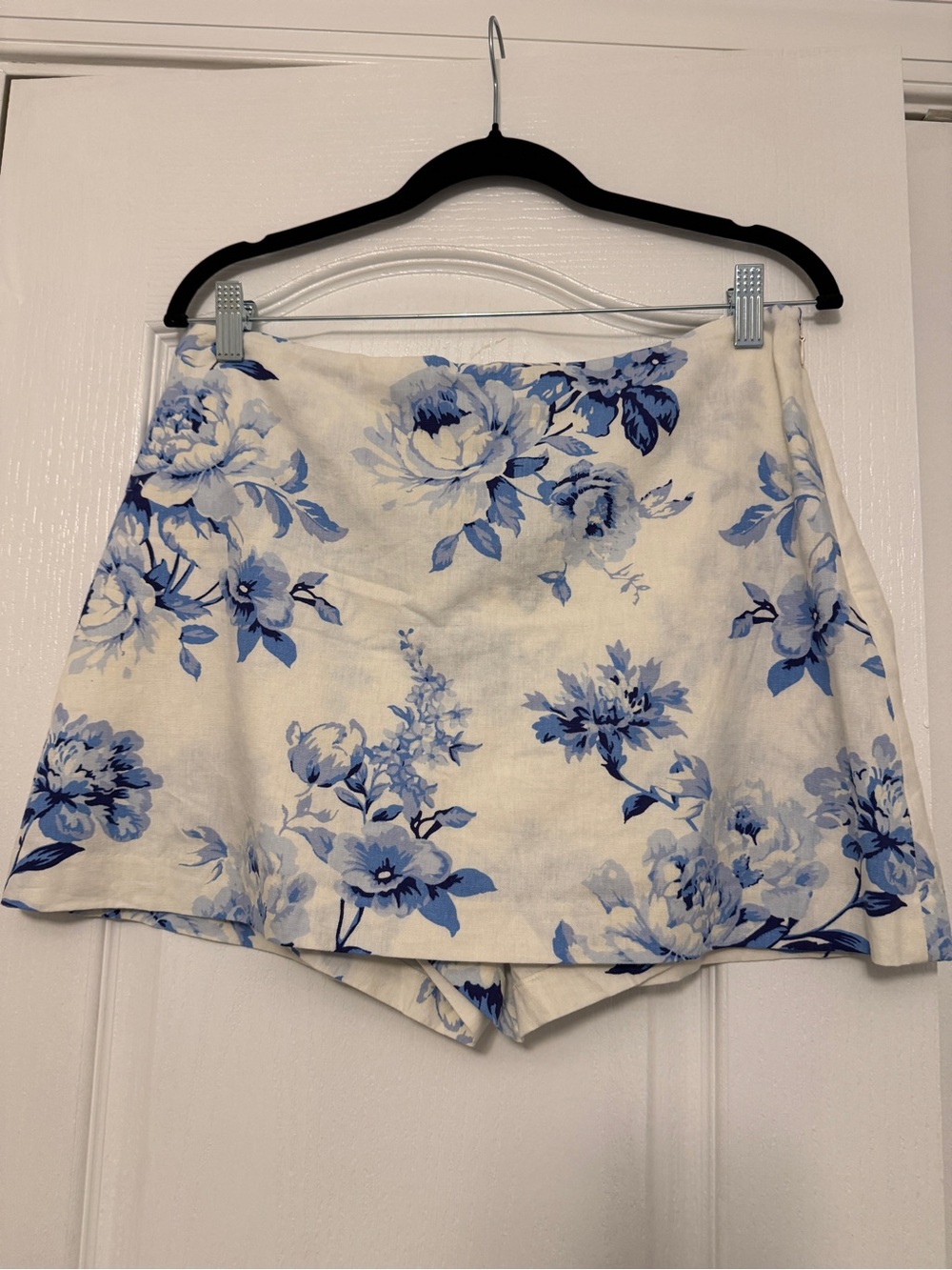 GAP White Skort with Blue Floral Print